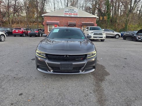 Used 2020 Dodge Charger SXT image 2