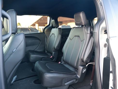 New 2026 Chrysler Pacifica Select image 26