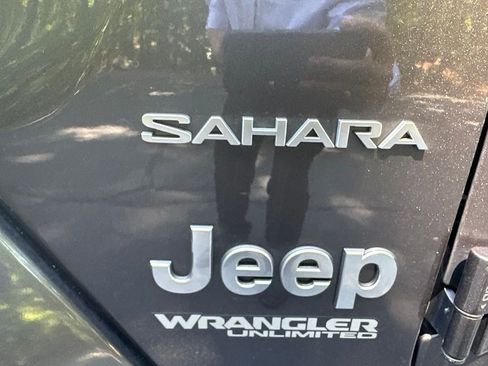 Used 2021 Jeep Wrangler Unlimited Sahara AWD/4WD image 11