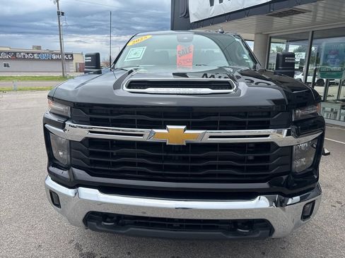 Used 2025 Chevrolet Silverado 2500 LT w/ Convenience Package AWD/4WD image 2