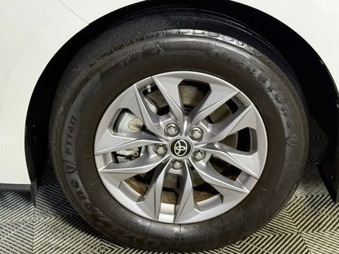 Used 2024 Toyota Sienna XLE FWD image 15