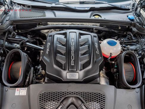 Used 2018 Porsche Macan Turbo image 20
