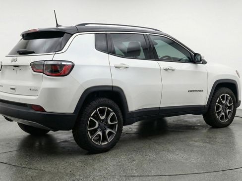 Used 2025 Jeep Compass Trailhawk AWD/4WD image 9