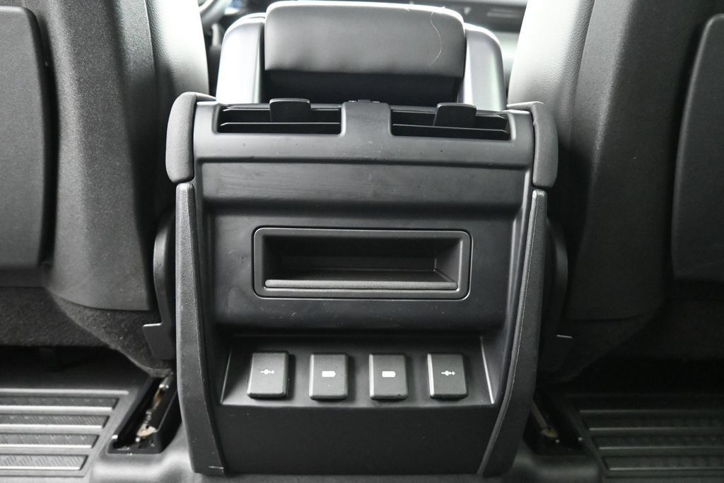 Used 2020 Land Rover Defender 110 SE AWD/4WD image 22