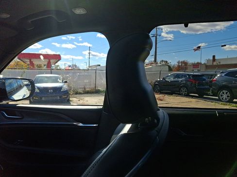 Used 2022 Jeep Grand Cherokee Overland w/ Advanced Protech Group III image 17