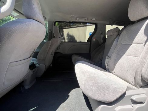 Used 2019 Toyota Sienna LE FWD image 24