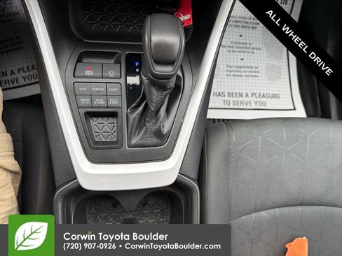 Used 2021 Toyota RAV4 XLE AWD/4WD image 30