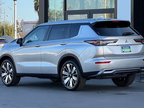 New 2026 Mitsubishi Outlander SE FWD image 7