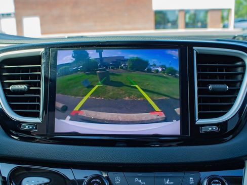 Used 2023 Chrysler Pacifica Touring-L FWD image 26