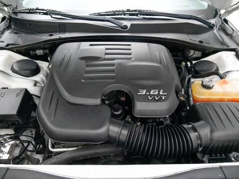 Used 2016 Chrysler 300 Limited RWD image 11