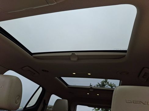 Used 2018 GMC Acadia Denali w/ Technology Package FWD image 14