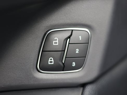 Used 2022 Ford Expedition XLT AWD/4WD image 17