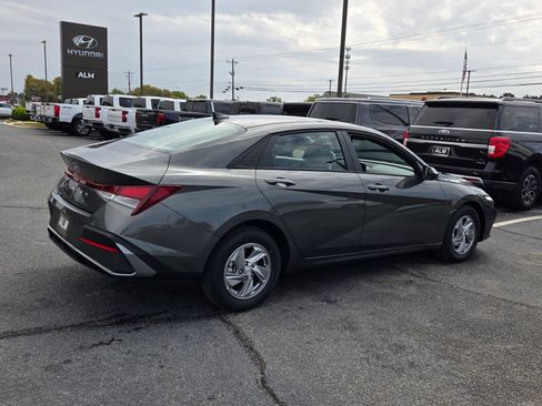New 2026 Hyundai Elantra Sport FWD image 11