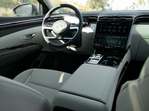 New 2024 Hyundai Tucson Limited image 25