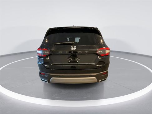 Used 2023 Honda Pilot Touring image 7