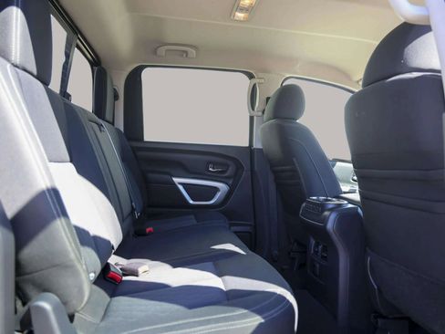 Used 2017 Nissan Titan SV image 33