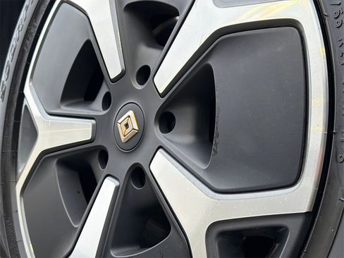 Used 2023 Rivian R1S Adventure image 28