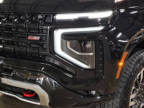 Used 2025 Chevrolet Suburban Z71 w/ Z71 Off-Road Package AWD/4WD image 14