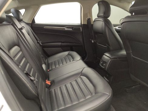 Used 2017 Ford Fusion SE w/ Fusion SE Technology Package FWD image 19