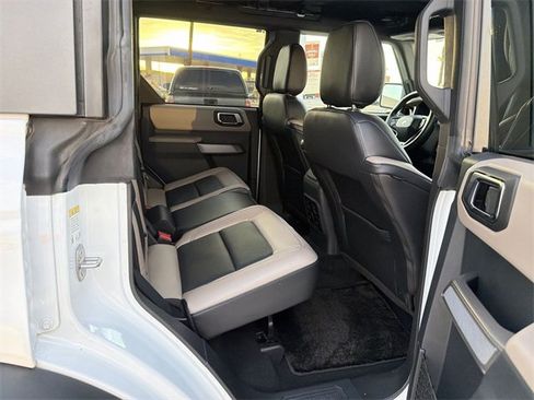 Used 2023 Ford Bronco Wildtrak image 29