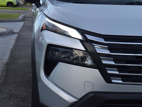 Used 2024 Nissan Rogue SV image 16