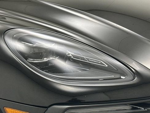 Used 2022 Porsche Macan AWD/4WD image 26