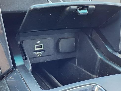 Used 2016 Ford Explorer XLT w/ Equipment Group 202A FWD image 15