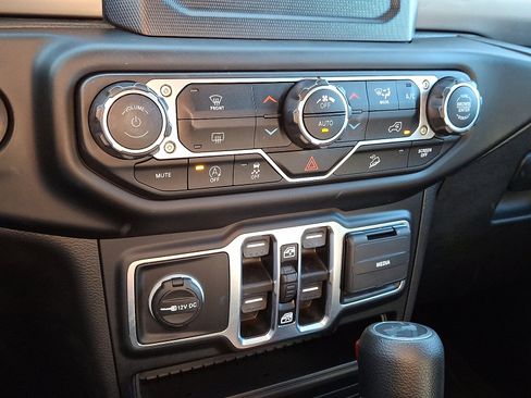 Used 2021 Jeep Wrangler Unlimited Sport image 17