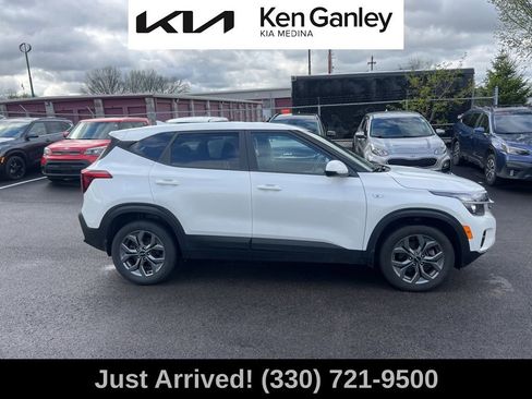 Used 2024 Kia Seltos LX AWD/4WD image 4