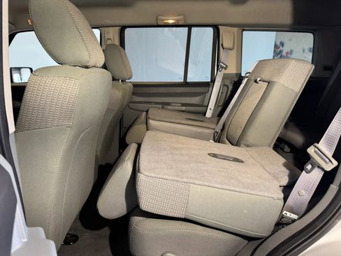 Used 2007 Jeep Commander Sport AWD/4WD image 25