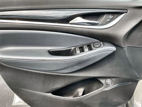 Used 2022 Buick Enclave Essence image 21