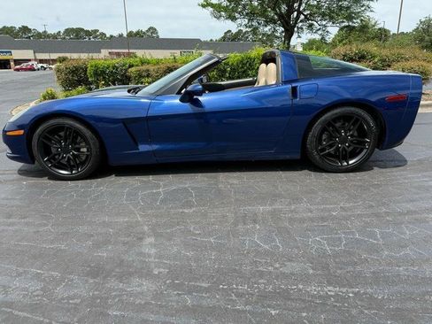 Used 2005 Chevrolet Corvette Coupe w/ Preferred Equipment Group RWD image 2