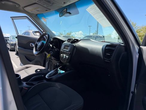 Used 2016 Kia Soul FWD image 16