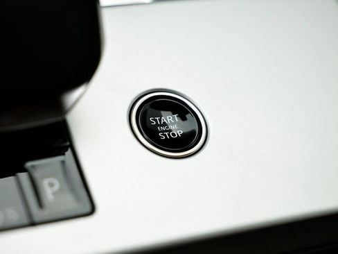 New 2026 Land Rover Range Rover Long Wheelbase SE image 49