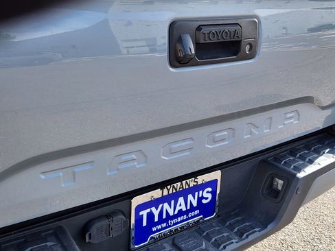 Used 2020 Toyota Tacoma TRD Off-Road w/ Technology Package image 15