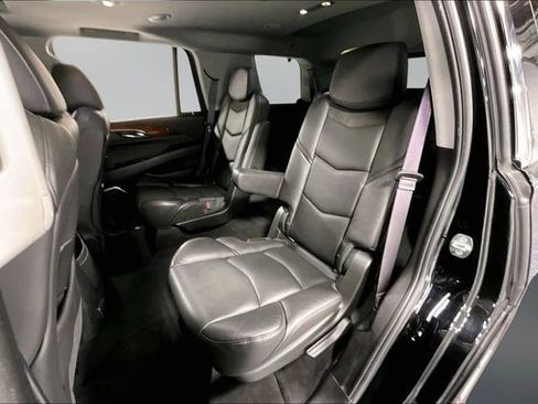 Used 2016 Cadillac Escalade Luxury image 22