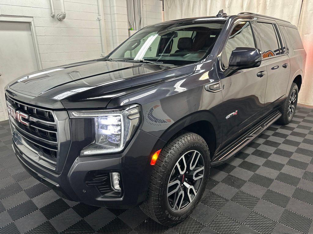 Used 2023 GMC Yukon XL AT4 w/ Technology Package AWD/4WD image 4