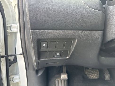 Used 2020 Nissan Pathfinder S image 24