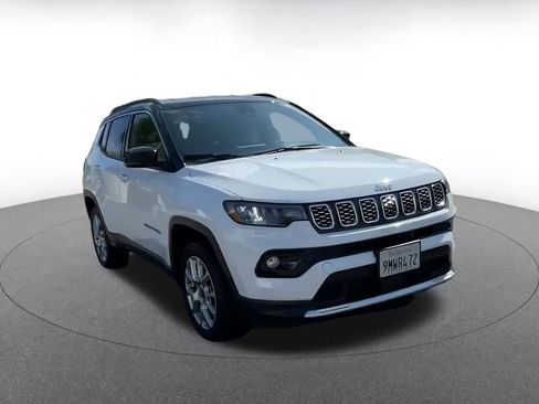 Used 2025 Jeep Compass Limited image 3