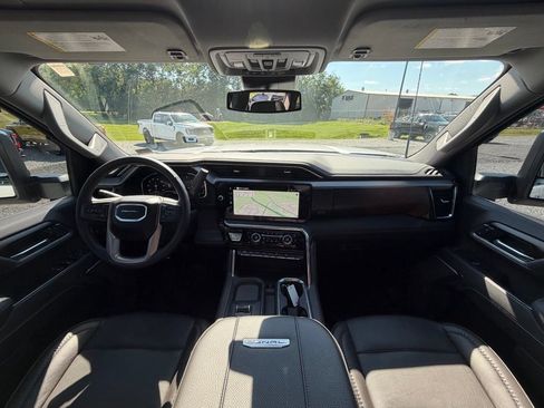 Used 2025 GMC Sierra 2500 Denali AWD/4WD image 8