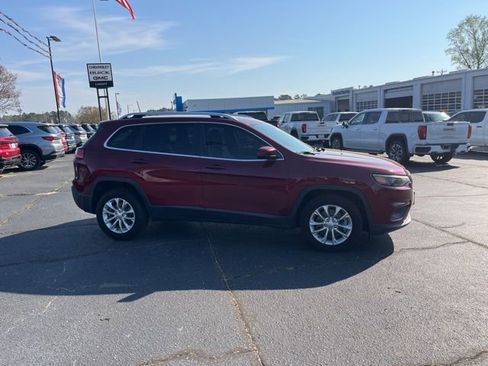 Used 2019 Jeep Cherokee Latitude w/ Popular Appearance Group FWD image 3