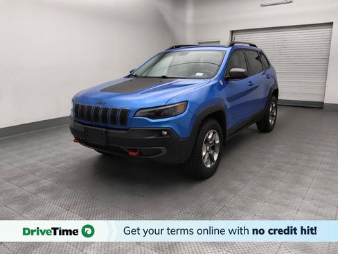 Used 2019 Jeep Cherokee Trailhawk w/ Cold Weather Group AWD/4WD image 1