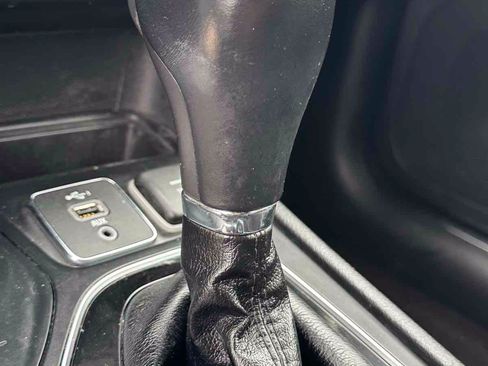 Used 2019 Jeep Cherokee Limited AWD/4WD image 22