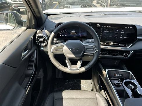 New 2026 Chevrolet Equinox LT w/ Convenience Package II AWD/4WD image 24
