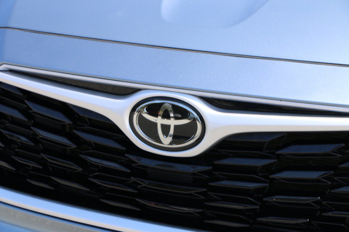 Used 2022 Toyota Highlander LE FWD image 12