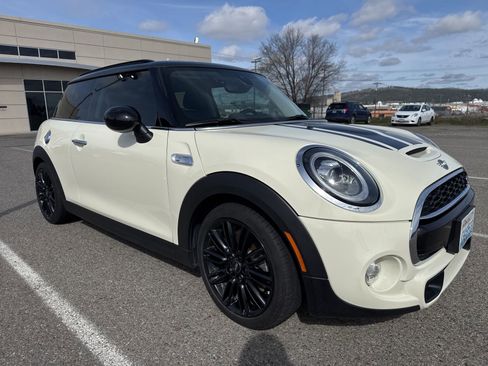 Used 2019 MINI Cooper S w/ Signature Upholstery Package image 3