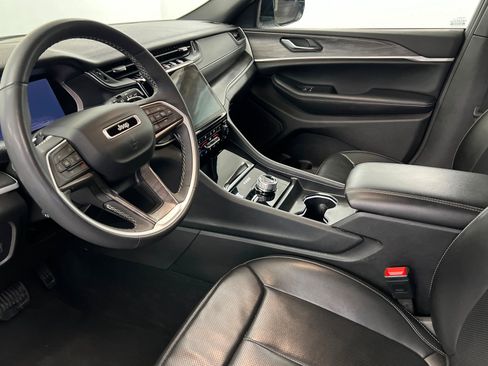 Used 2024 Jeep Grand Cherokee L Limited w/ Luxury Tech Group II image 15