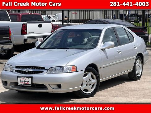 Used 2001 Nissan Altima GXE image 1
