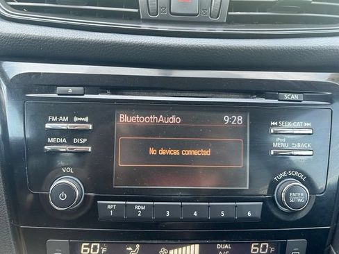 Used 2017 Nissan Rogue SV w/ SV Family Package FWD image 34