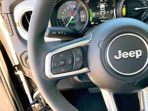 Certified 2025 Jeep Wrangler Unlimited Sahara w/ Safety Group AWD/4WD image 22